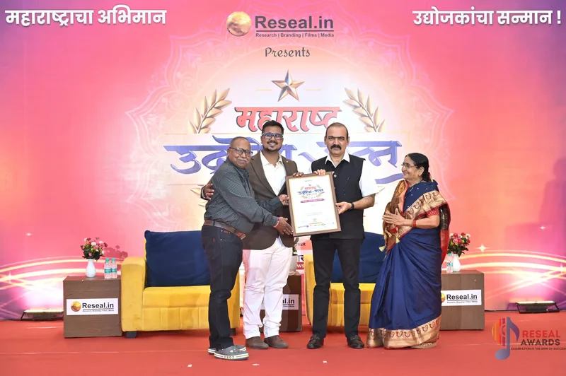 Nikhil Gadkarr receiving the Maharashtra Udyog Ratna 2026 award on stage